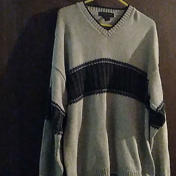 Sweaters - Picture 2 of 4